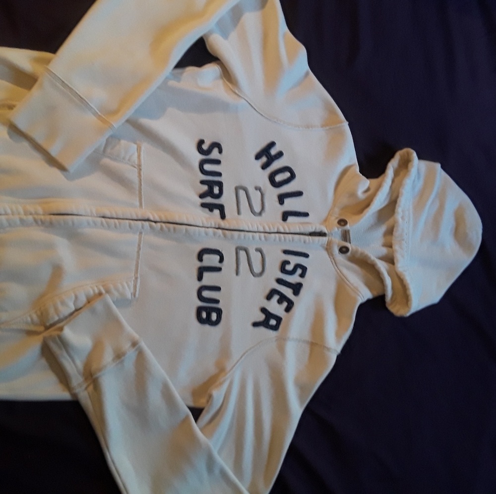 Winter is coming! Hollister Sweater Medium - Picture 2 of 5